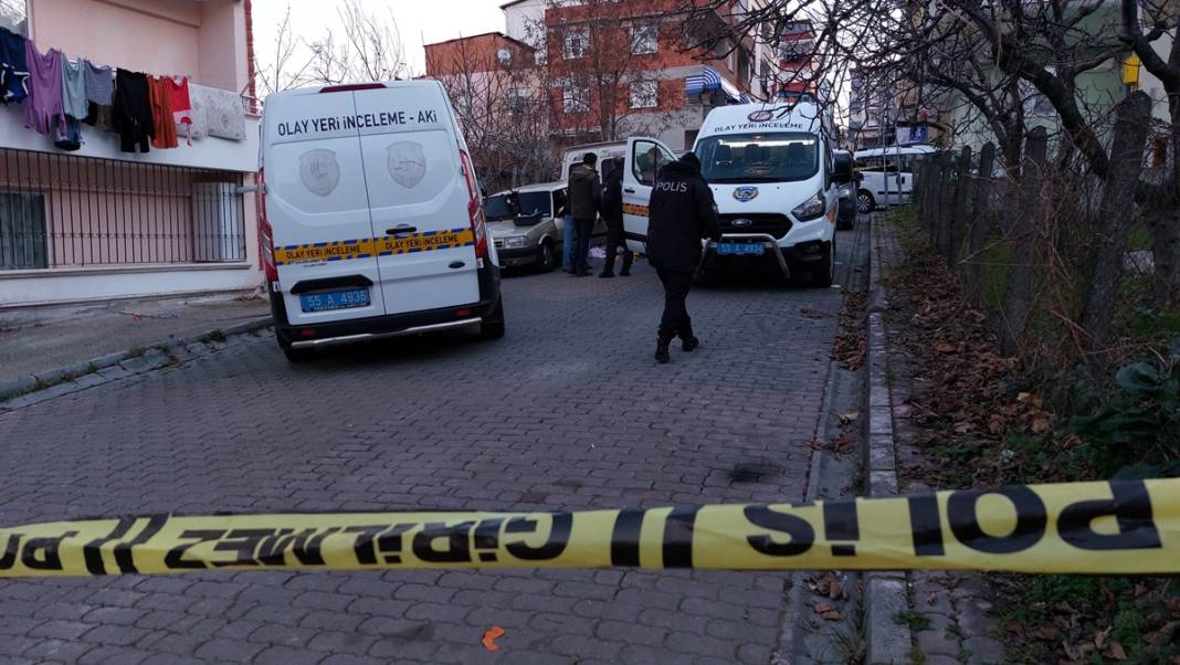 Müziğin sesini takip eden polis, gördükleri karşısında şoke oldu! Kahreden aile dramı ortaya çıktı... 1